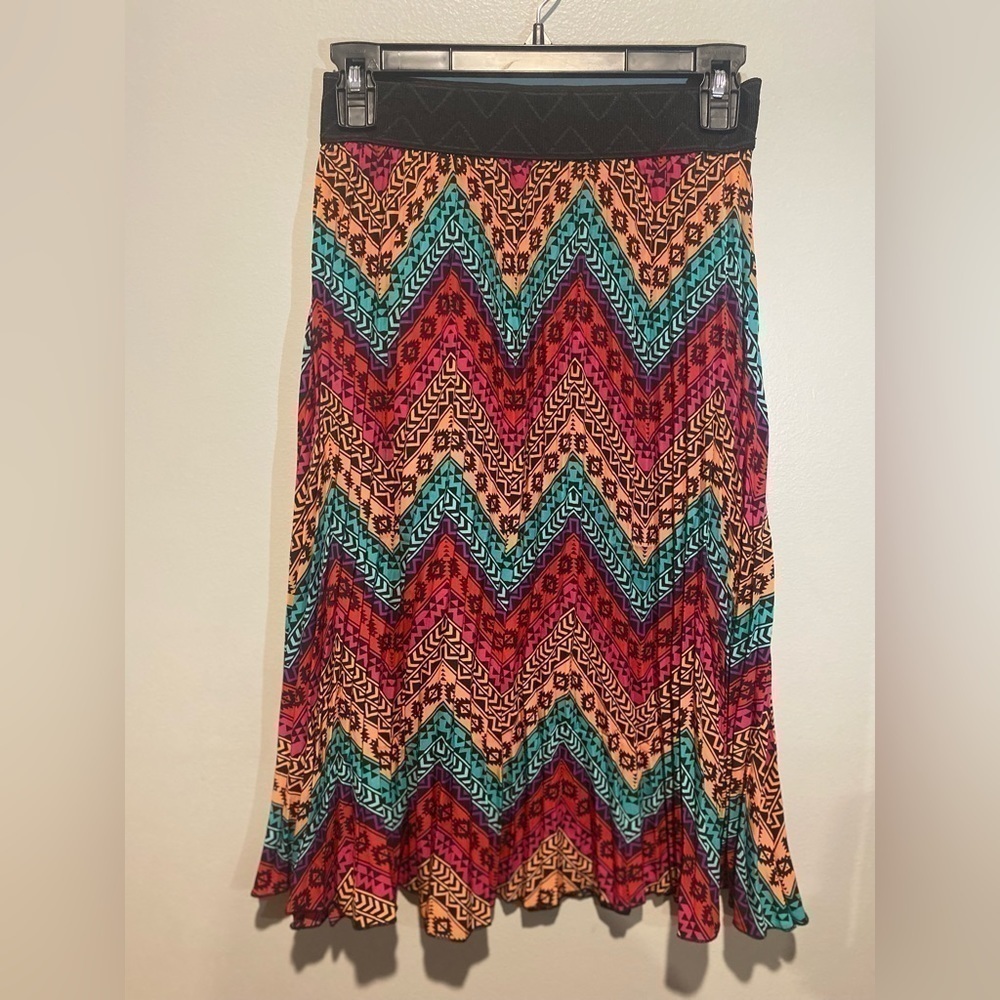 Lula roe xs patterned pleated flowy skirt pre owned excellent condition